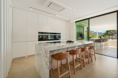 5 Bedroom Detached Villa in Nueva Andalucía - Image 5