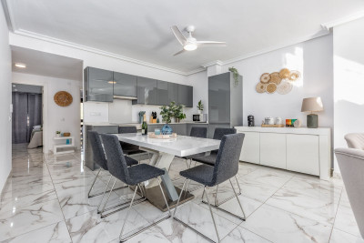 3 Bedroom Middle Floor Apartment in Nueva Andalucía - Image 4