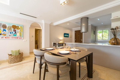 2 Bedroom Middle Floor Apartment in Nueva Andalucía - Image 4