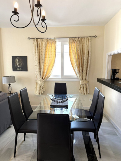 2 Bedroom Middle Floor Apartment in Puerto Banús - Image 3