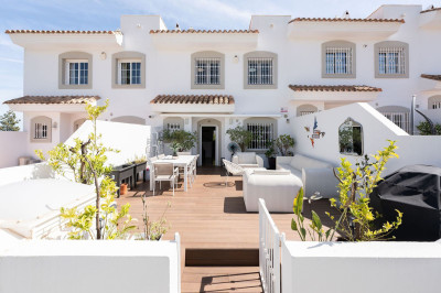 4 Bedroom Townhouse in Nueva Andalucía - Image 2