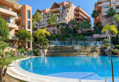 2 Bedroom Middle Floor Apartment in Nueva Andalucía - Image 2