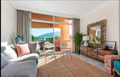 2 Bedroom Middle Floor Apartment in Nueva Andalucía - Image 3