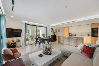 3 Bedroom Middle Floor Apartment in Puerto Banús - Image 2