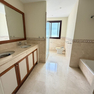 3 Bedroom Penthouse in La Quinta - Image 5