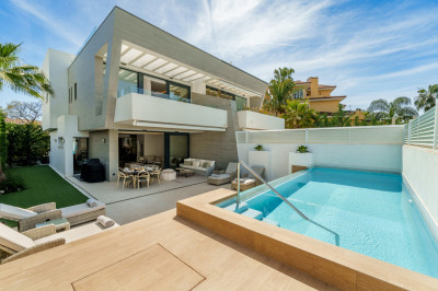 5 Bedroom Semi-Detached House in Puerto Banús - Image 1