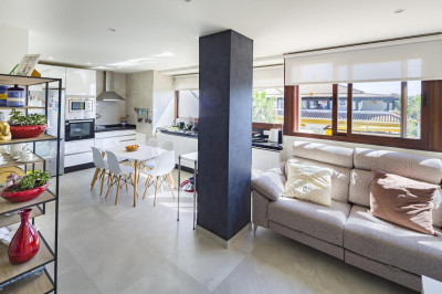 2 Bedroom Middle Floor Apartment in Nueva Andalucía - Image 1