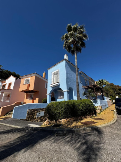2 Bedroom Townhouse in Nueva Andalucía - Image 1