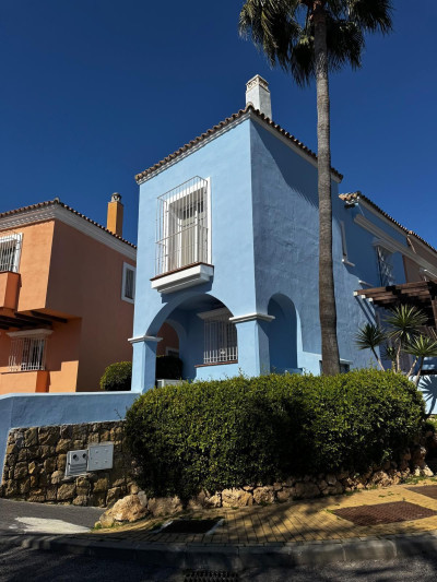2 Bedroom Townhouse in Nueva Andalucía - Image 2