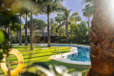 2 Bedroom Ground Floor Apartment in Puerto Banús - Image 2