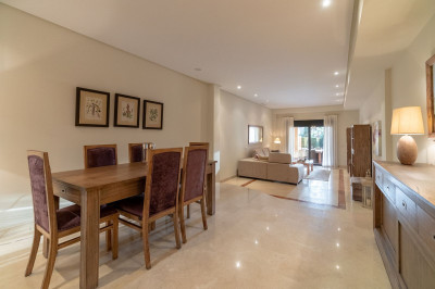 2 Bedroom Ground Floor Apartment in Puerto Banús - Image 4