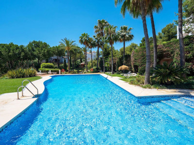 3 Bedroom Middle Floor Apartment in La Quinta - Image 1