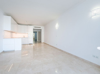 3 Bedroom Middle Floor Apartment in La Quinta - Image 4