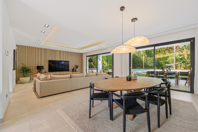 5 Bedroom Detached Villa in Nueva Andalucía - Image 1