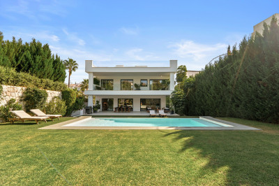 5 Bedroom Detached Villa in Nueva Andalucía - Image 3