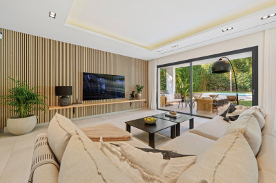5 Bedroom Detached Villa in Nueva Andalucía - Image 4