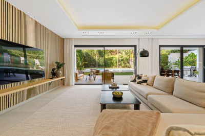 5 Bedroom Detached Villa in Nueva Andalucía - Image 5