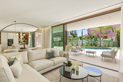 5 Bedroom Detached Villa in Puerto Banús - Image 2