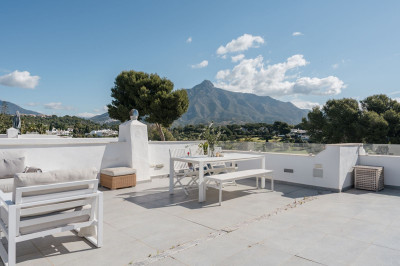 2 Bedroom Penthouse in Nueva Andalucía - Image 3
