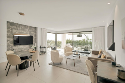 2 Bedroom Middle Floor Apartment in La Quinta - Image 1