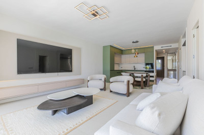3 Bedroom Ground Floor Apartment in Nueva Andalucía - Image 2