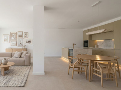 4 Bedroom Middle Floor Apartment in La Quinta - Image 2