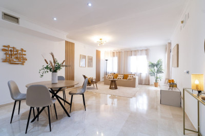 2 Bedroom Middle Floor Apartment in Puerto Banús - Image 1