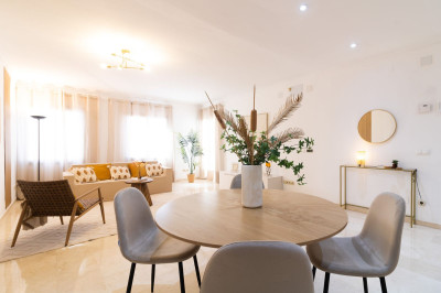 2 Bedroom Middle Floor Apartment in Puerto Banús - Image 4