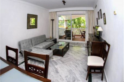 2 Bedroom Middle Floor Apartment in Nueva Andalucía - Image 3