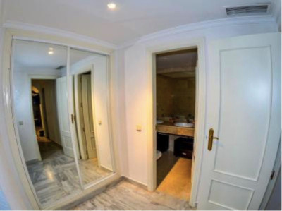 2 Bedroom Middle Floor Apartment in Nueva Andalucía - Image 5