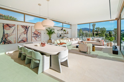 5 Bedroom Detached Villa in Nueva Andalucía - Image 3
