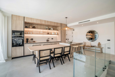 3 Bedroom Middle Floor Apartment in La Quinta - Image 1