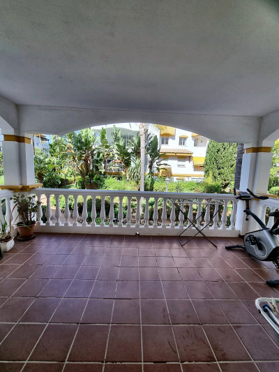 2 Bedroom Middle Floor Apartment in Nueva Andalucía - Image 2