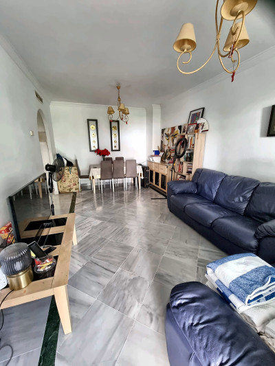 2 Bedroom Middle Floor Apartment in Nueva Andalucía - Image 3