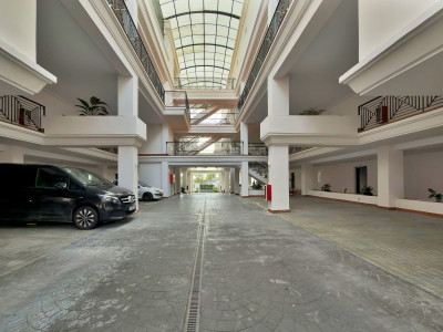 2 Bedroom Middle Floor Apartment in Nueva Andalucía - Image 2