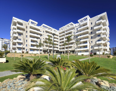 3 Bedroom Middle Floor Apartment in Nueva Andalucía - Image 1