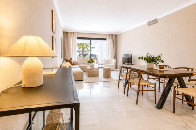 3 Bedroom Middle Floor Apartment in Puerto Banús - Image 2