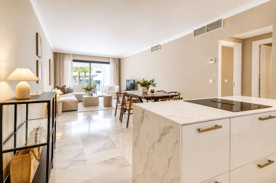 3 Bedroom Middle Floor Apartment in Puerto Banús - Image 4