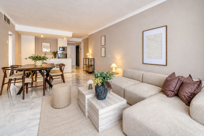 3 Bedroom Middle Floor Apartment in Puerto Banús - Image 5