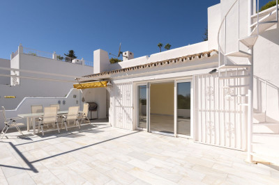 4 Bedroom Townhouse in Nueva Andalucía - Image 3
