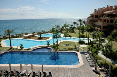 2 Bedroom Ground Floor Apartment in Puerto Banús - Image 2
