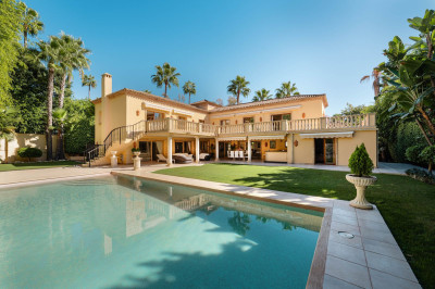 5 Bedroom Detached Villa in Nueva Andalucía - Image 1