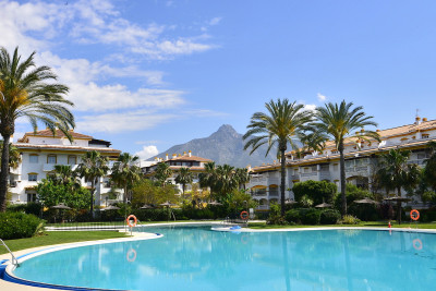 3 Bedroom Middle Floor Apartment in Nueva Andalucía - Image 1
