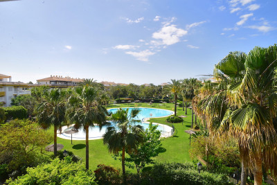 3 Bedroom Middle Floor Apartment in Nueva Andalucía - Image 2