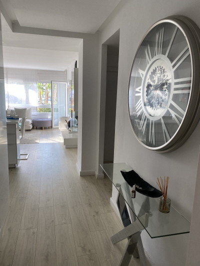 2 Bedroom Ground Floor Apartment in Puerto Banús - Image 2