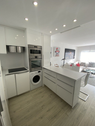 2 Bedroom Ground Floor Apartment in Puerto Banús - Image 5