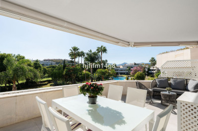 2 Bedroom Middle Floor Apartment in Nueva Andalucía - Image 1