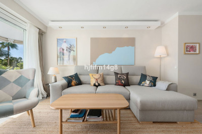 2 Bedroom Middle Floor Apartment in Nueva Andalucía - Image 5