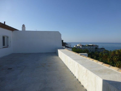 3 Bedroom Penthouse in Puerto Banús - Image 2
