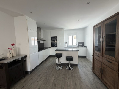 2 Bedroom Middle Floor Apartment in Puerto Banús - Image 3